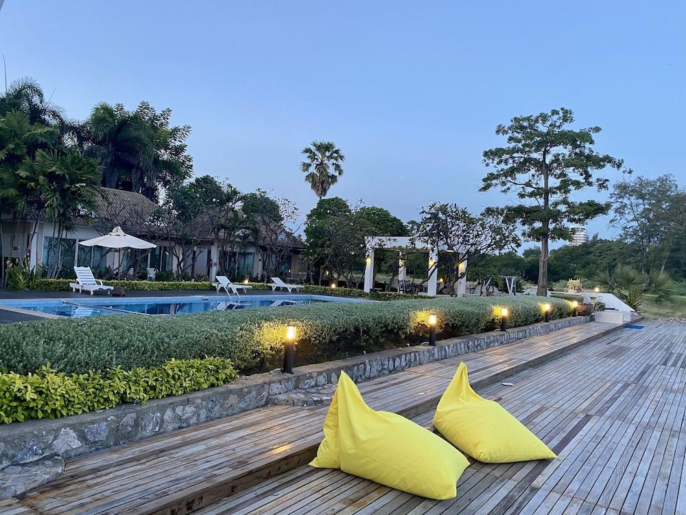 Chez Nous Boutique Resort Haad Chao Samran Buitenkant foto