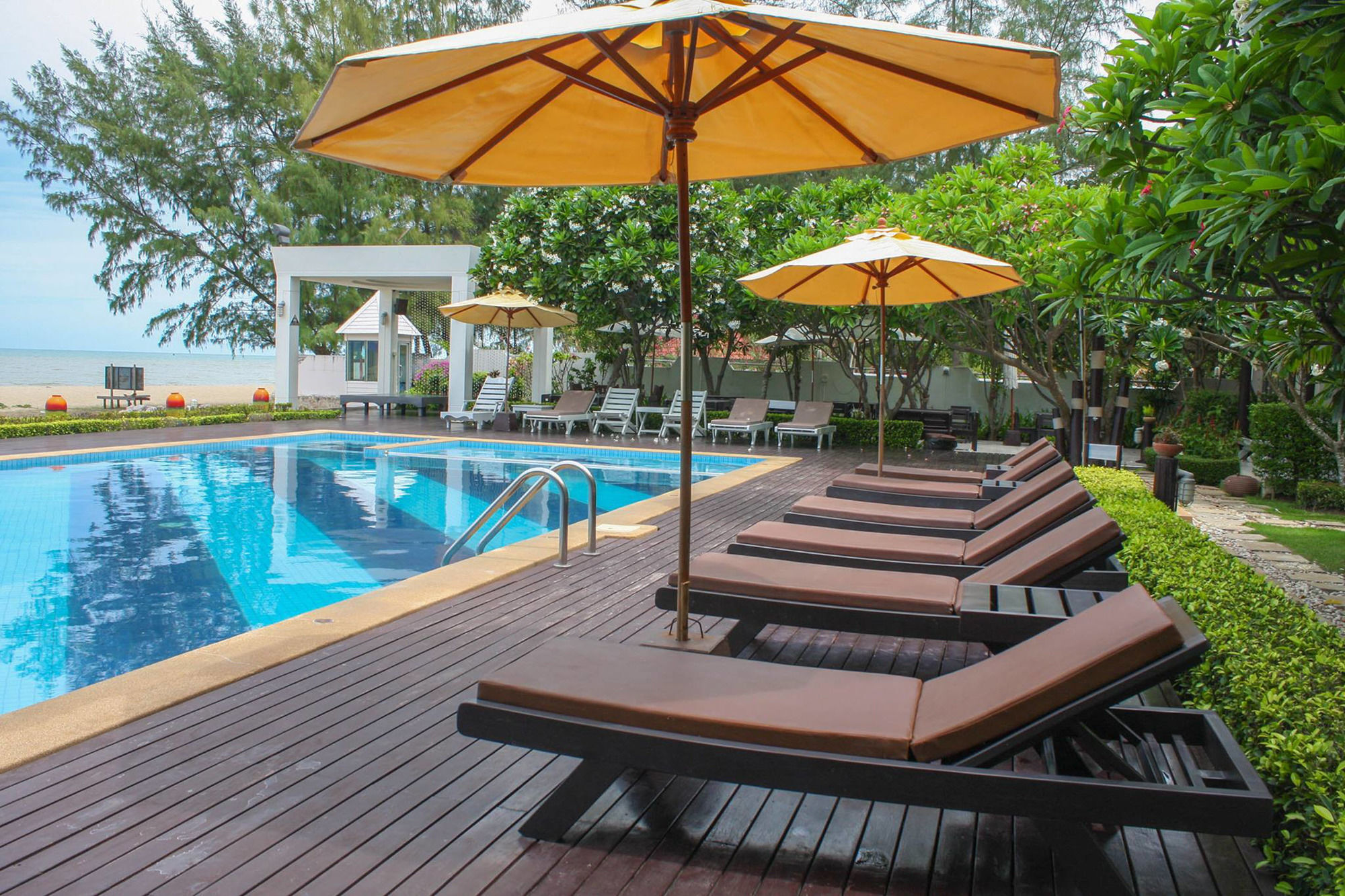 Chez Nous Boutique Resort Haad Chao Samran Buitenkant foto