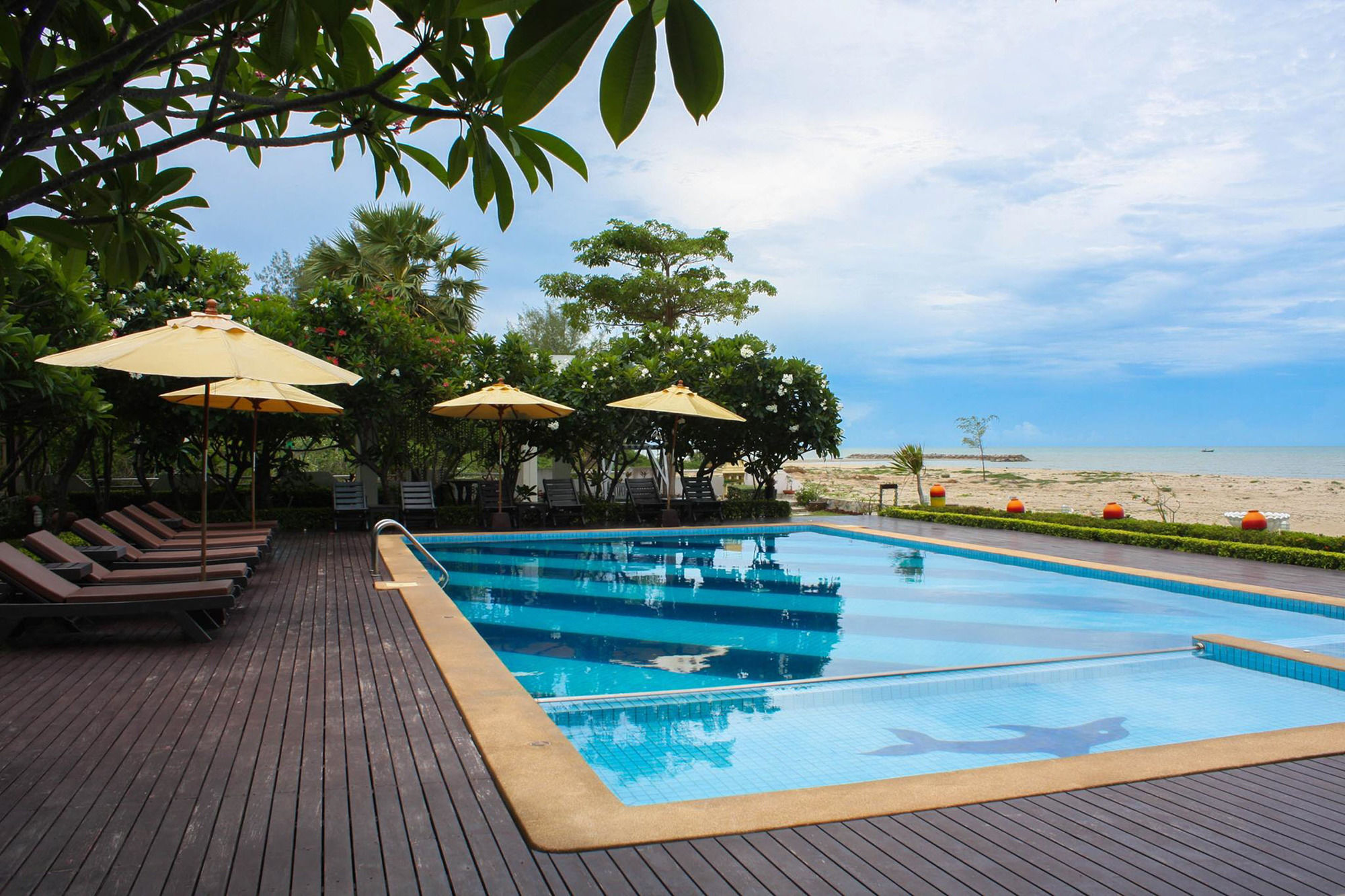Chez Nous Boutique Resort Haad Chao Samran Buitenkant foto