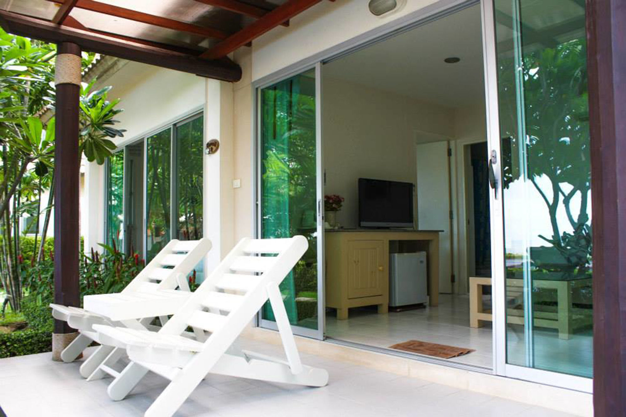 Chez Nous Boutique Resort Haad Chao Samran Buitenkant foto