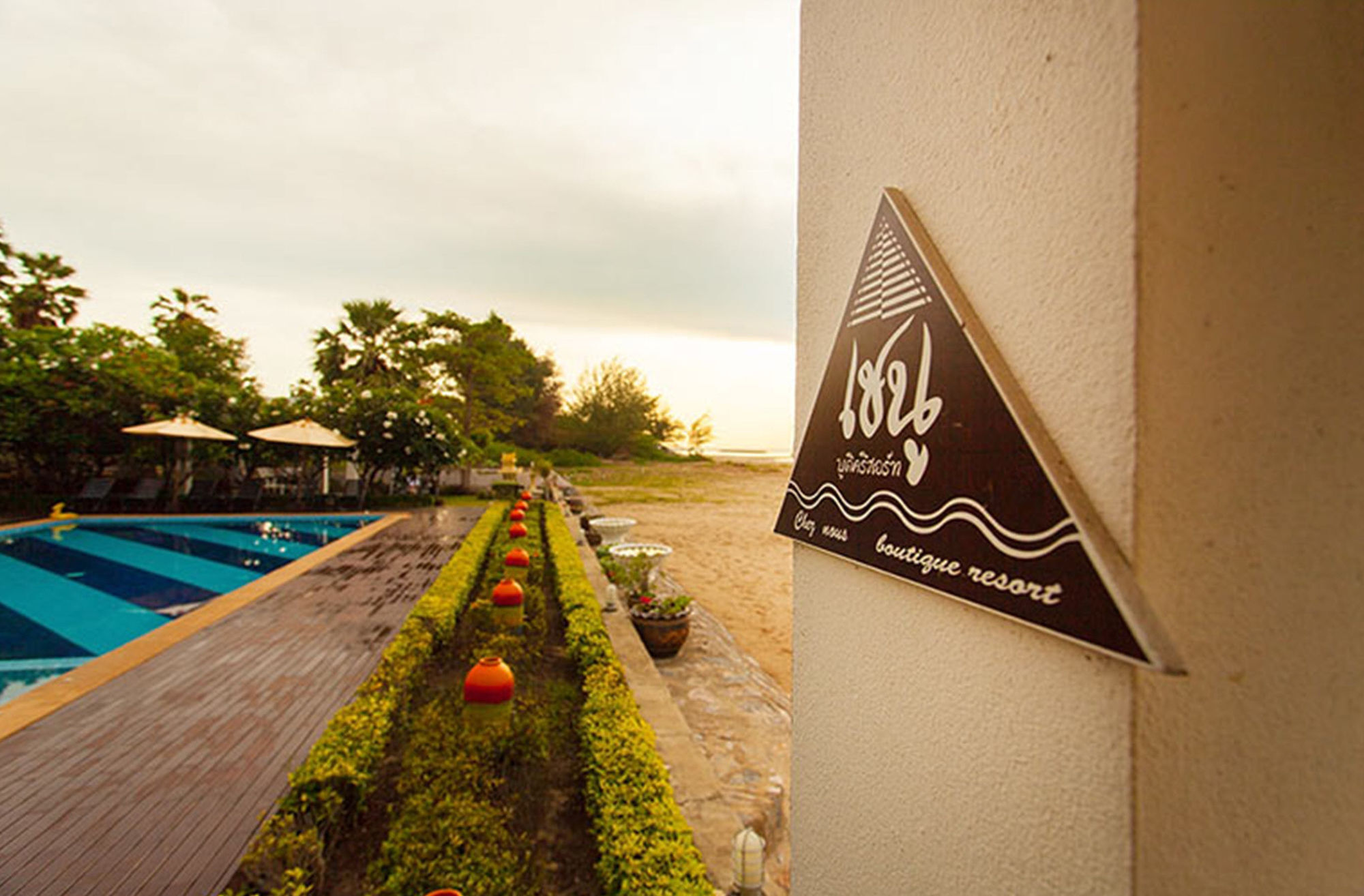 Chez Nous Boutique Resort Haad Chao Samran Buitenkant foto