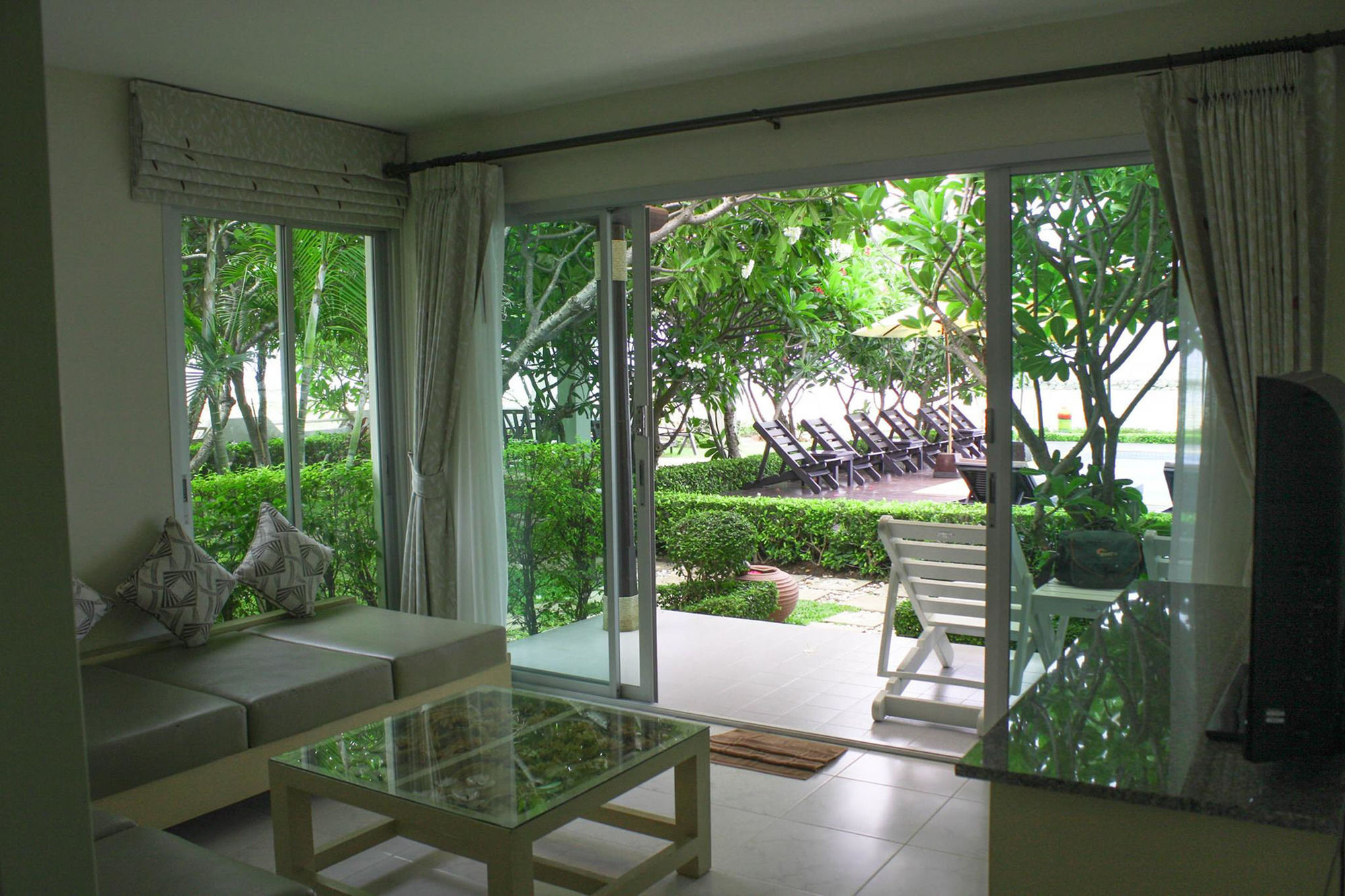 Chez Nous Boutique Resort Haad Chao Samran Buitenkant foto