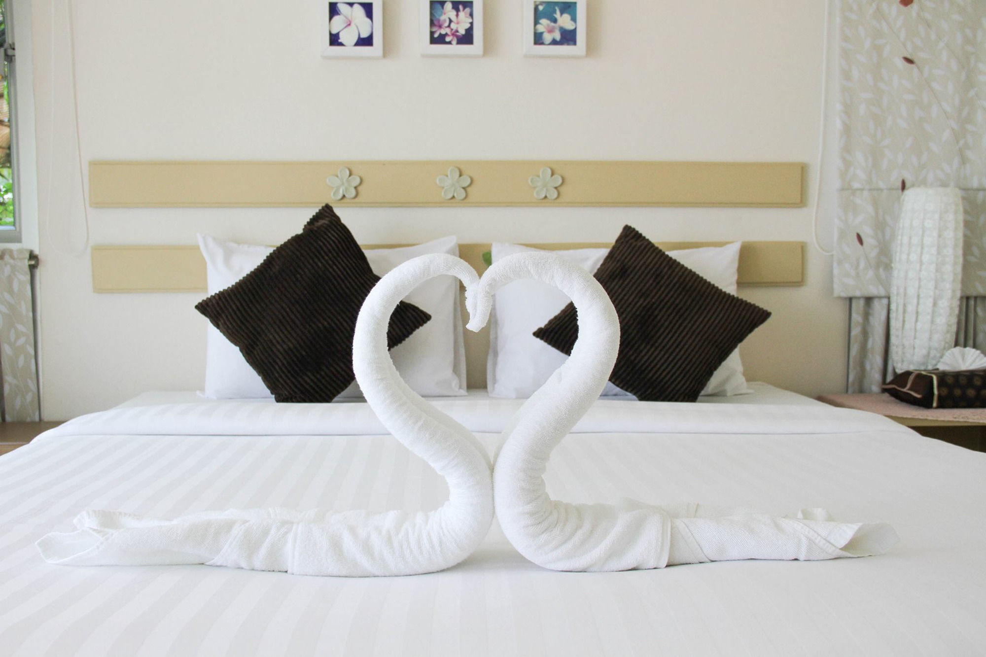 Chez Nous Boutique Resort Haad Chao Samran Buitenkant foto